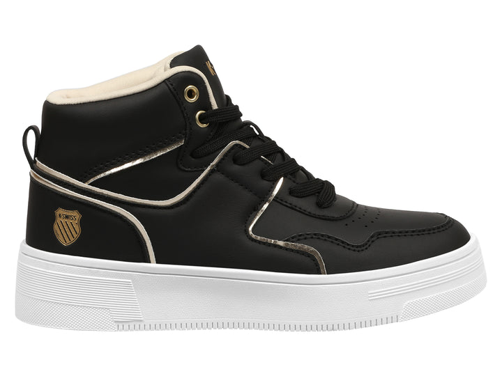 Tenis K-Swiss modelo Lori en color negro con suela blanca de plataforma y detalles decorativos en dorado.