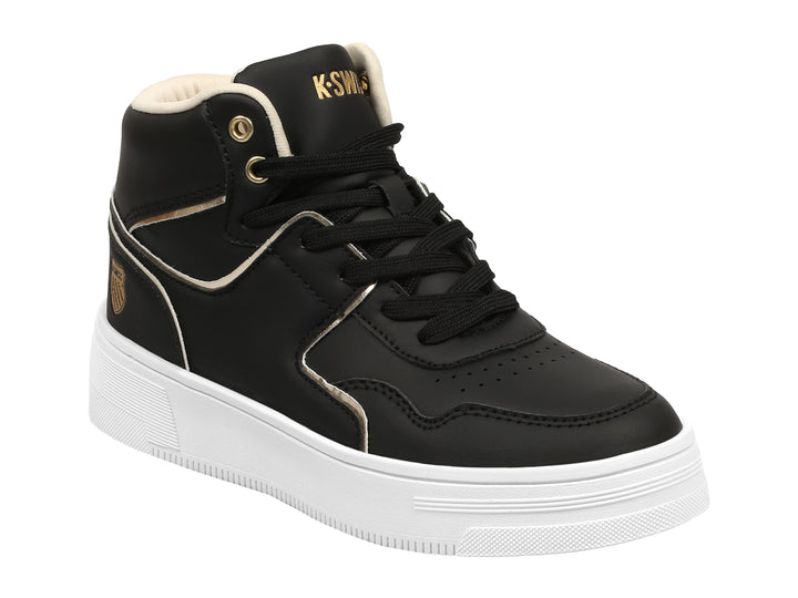 Tenis K-Swiss modelo Lori en color negro con suela blanca de plataforma y detalles decorativos en dorado.