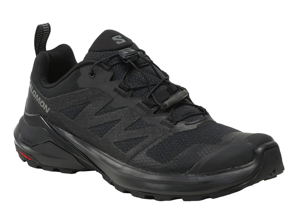 Zapato deportivo Salomon X-Adventure color negro con suela de agarre y tejido transpirable.