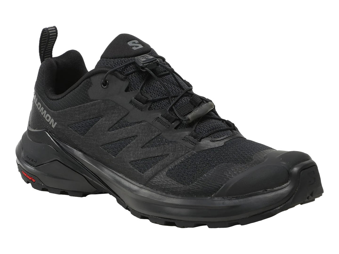 Zapato deportivo Salomon X-Adventure color negro con suela de agarre y tejido transpirable.