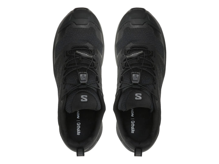 Zapato deportivo Salomon X-Adventure color negro con suela de agarre y tejido transpirable.
