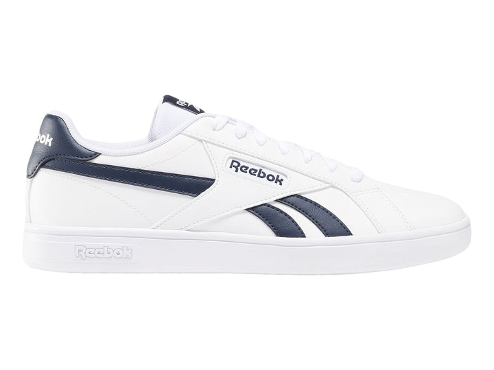 Tenis Reebok Court Retro en color blanco con detalles laterales y logotipo en azul marino.