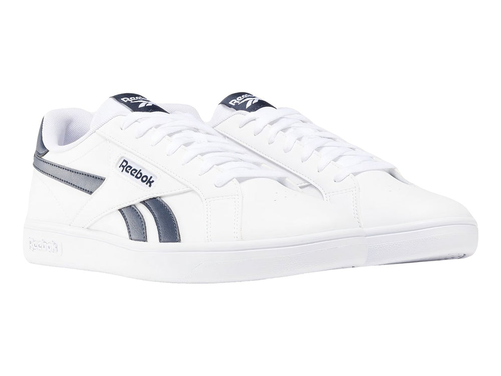 Tenis Reebok Court Retro en color blanco con detalles laterales y logotipo en azul marino.