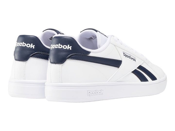 Tenis Reebok Court Retro en color blanco con detalles laterales y logotipo en azul marino.