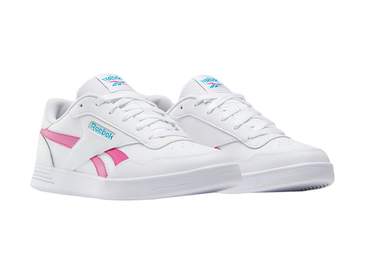 Tenis Reebok blancos con franjas laterales en color rosa y logotipo en azul, diseño deportivo de corte bajo.