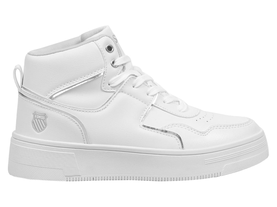 Tenis K-Swiss modelo Lori en color blanco con detalles plateados y suela de plataforma.