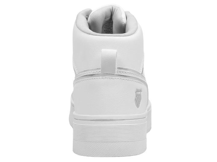 Tenis K-Swiss modelo Lori en color blanco con detalles plateados y suela de plataforma.