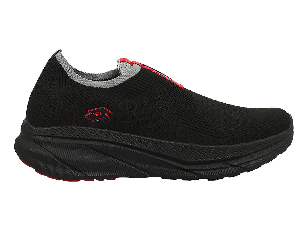 Tenis deportivos Lotto color negro con detalles en rojo y gris, diseño slip-on sin cordones.
