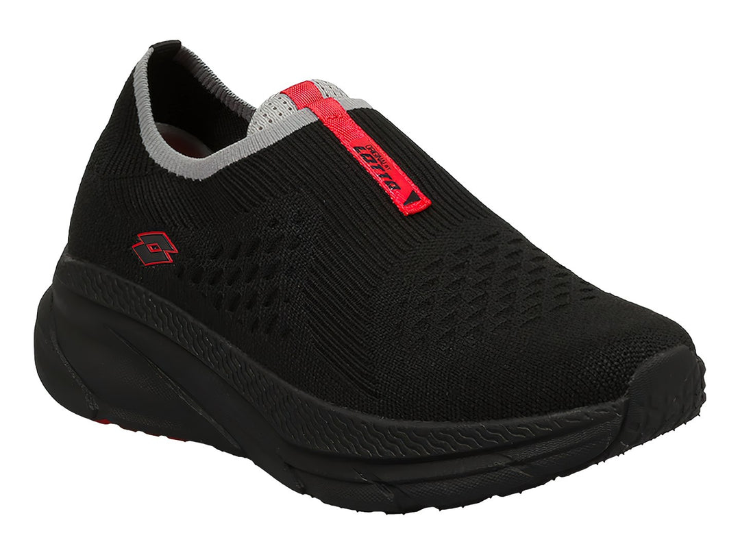 Tenis deportivos Lotto color negro con detalles en rojo y gris, diseño slip-on sin cordones.