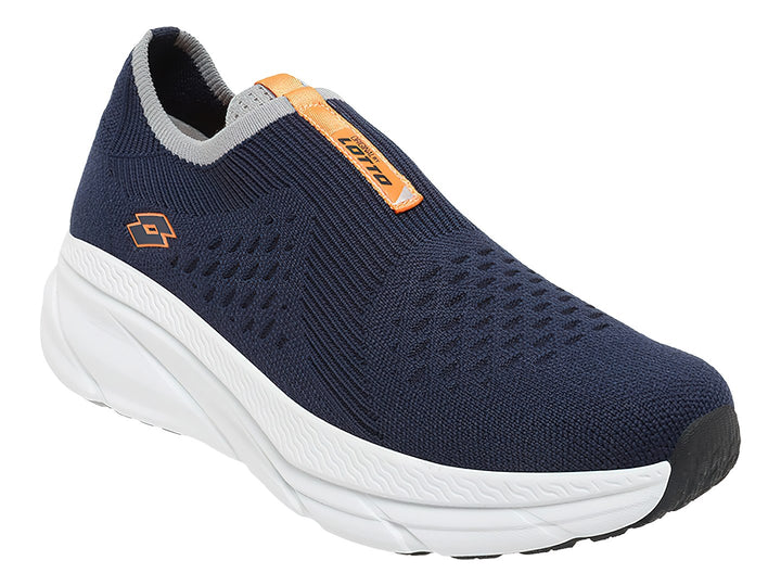 Tenis deportivos Lotto color azul marino con suela blanca y detalles en naranja, estilo slip-on.