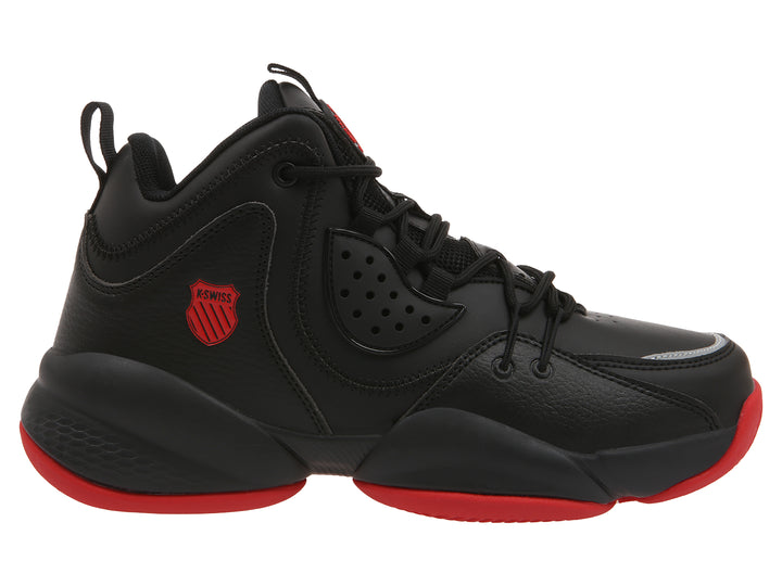 Tenis de baloncesto K-Swiss de corte alto en color negro con suela roja.
