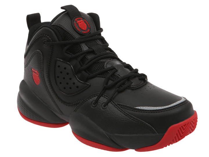 Tenis de baloncesto K-Swiss de corte alto en color negro con suela roja.