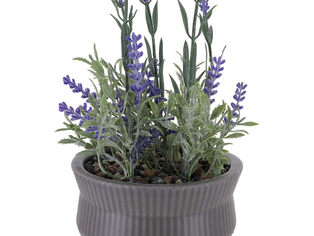 Planta artificial de lavanda morada en maceta decorativa de dolomita color gris con textura acanalada.