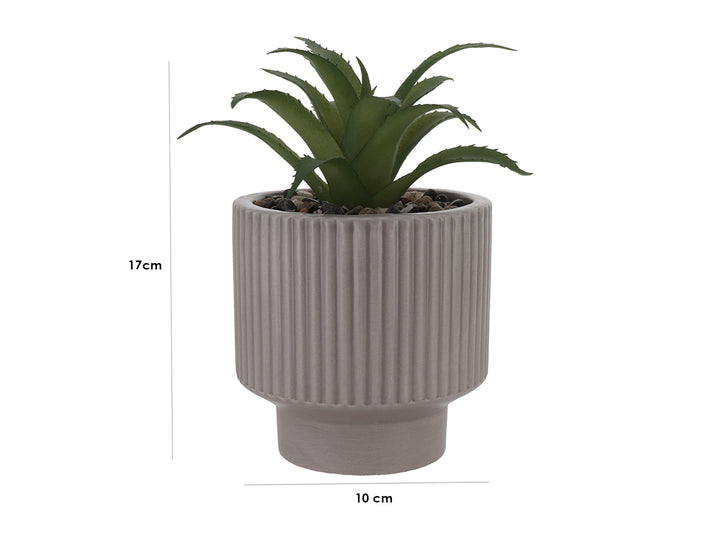 Planta artificial verde en maceta decorativa de dolomita color beige con textura acanalada.
