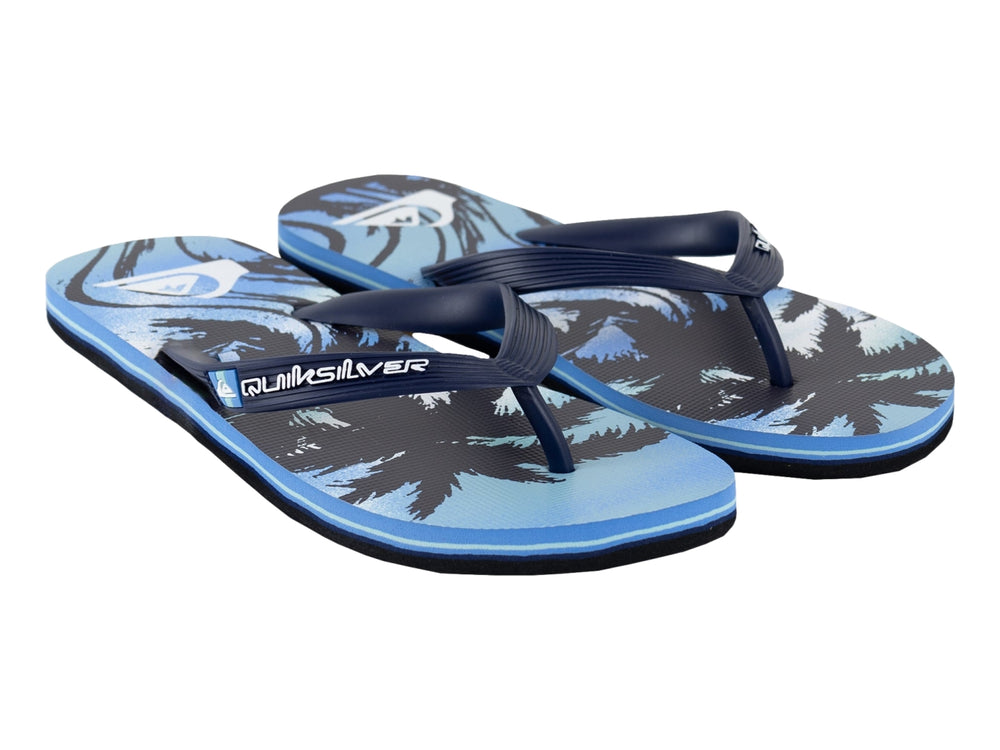 Sandalias Quiksilver en color azul y negro con estampado gráfico en la plantilla.
