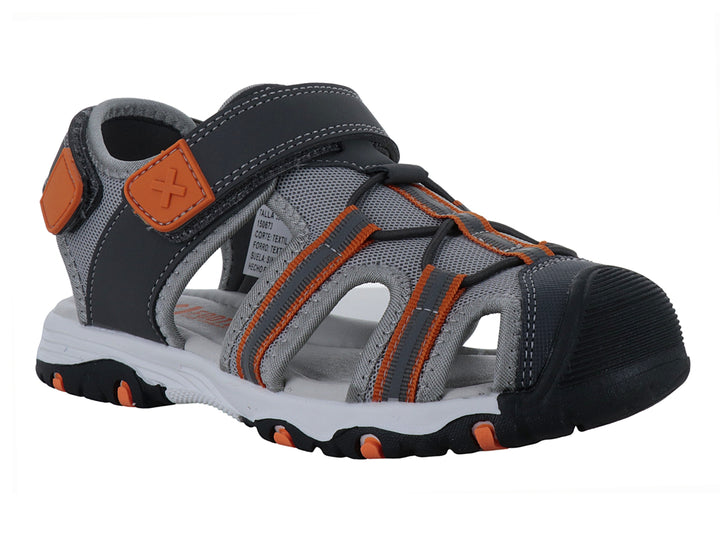 Sandalia infantil XTI en color gris con detalles naranjas, cierre de velcro y punta cerrada.