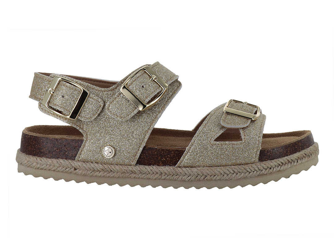Sandalias doradas brillantes para niña con tres correas ajustables mediante hebillas y suela de plataforma marrón.