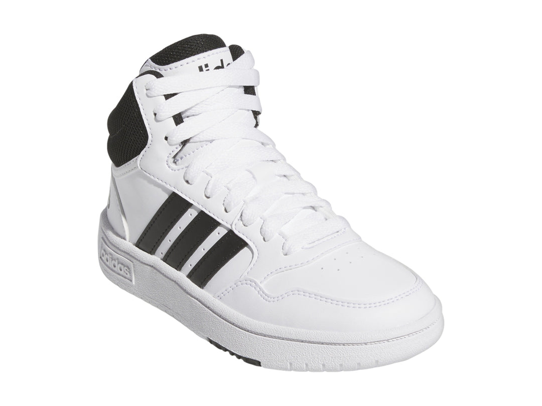 Tenis Adidas Hoops 3.0 Mid color blanco con cuello y franjas negras.