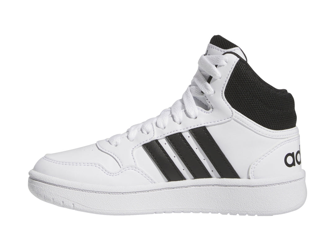 Tenis Adidas Hoops 3.0 Mid color blanco con cuello y franjas negras.