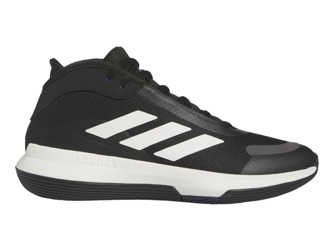 Tenis de baloncesto Adidas Bounce Legends color negro con franjas blancas y suela blanca y negra.