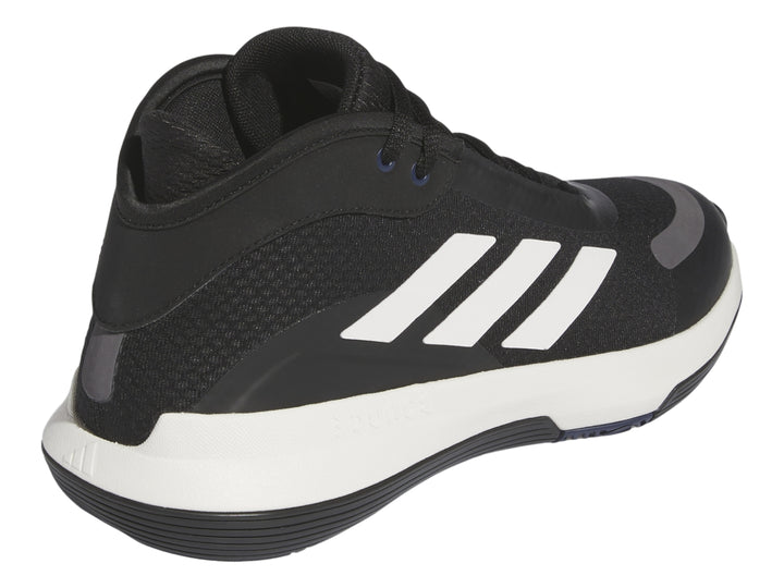 Tenis de baloncesto Adidas Bounce Legends color negro con franjas blancas y suela blanca y negra.