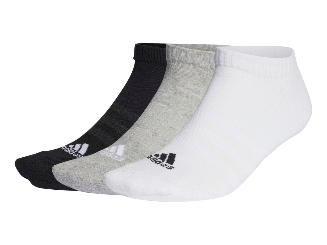 Pack de tres pares de calcetines cortos Adidas en colores blanco, gris y negro.