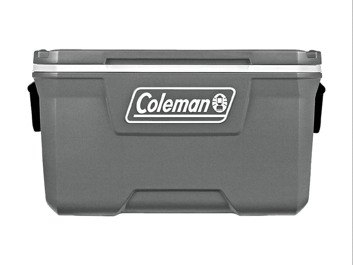 Hielera Coleman de color gris con capacidad de 150 QT, diseño robusto y tapa blanca.