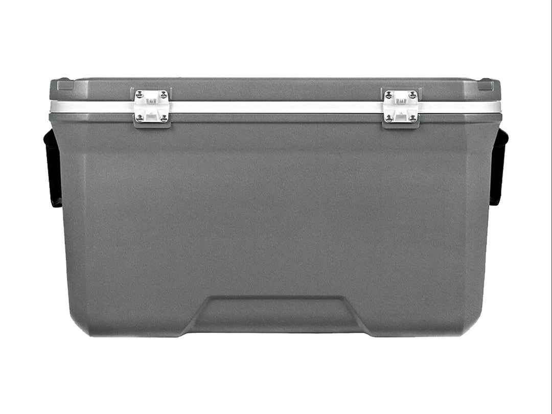 Hielera Coleman de color gris con capacidad de 150 QT, diseño robusto y tapa blanca.