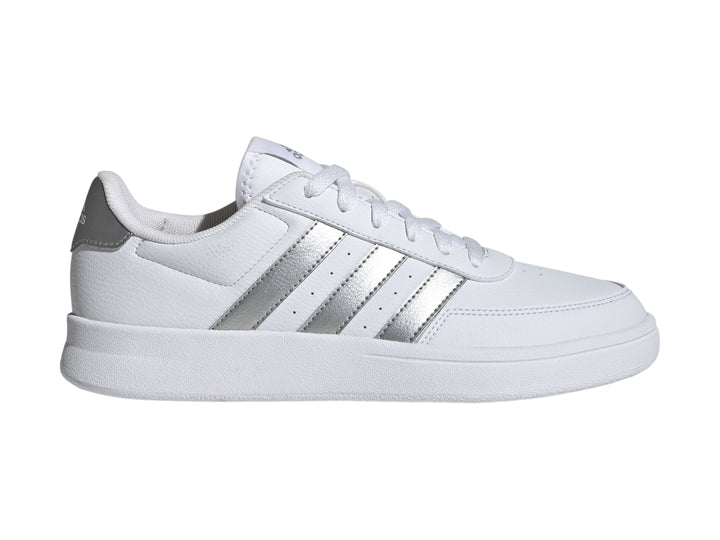 Tenis Adidas Breaknet 2.0 en color blanco con tres franjas laterales en color plateado y suela blanca.