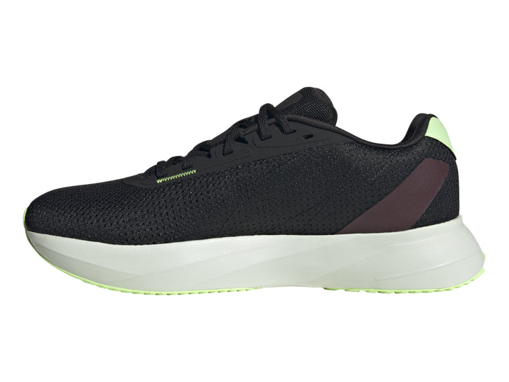 Tenis deportivos Adidas color negro con rayas plateadas y suela gris claro.