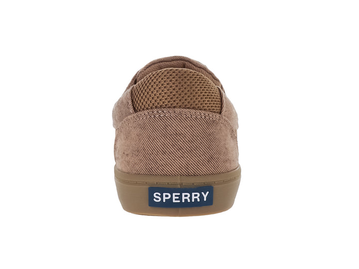 Zapato casual de tela color arena con suela plana y cordones.