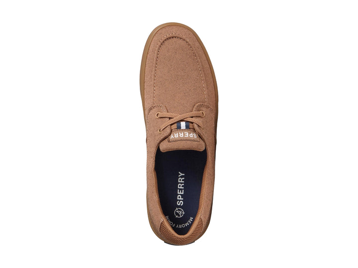 Zapato casual de tela color arena con suela plana y cordones.