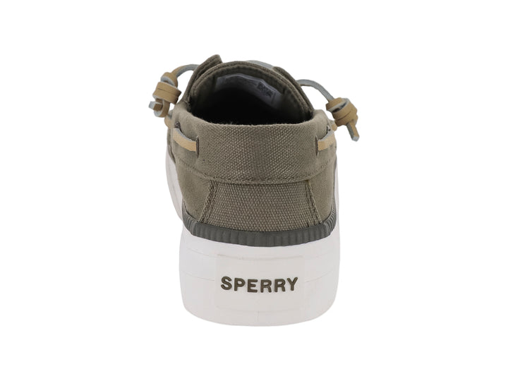 Zapato Sperry estilo náutico en color verde con suela blanca ancha y cordones beige.