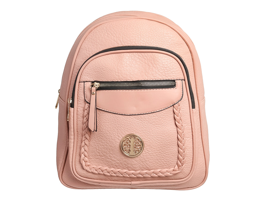 Mochila color blush con detalle trenzado frontal y herrajes dorados.