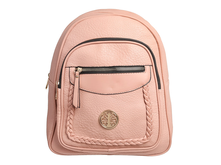 Mochila color blush con detalle trenzado frontal y herrajes dorados.