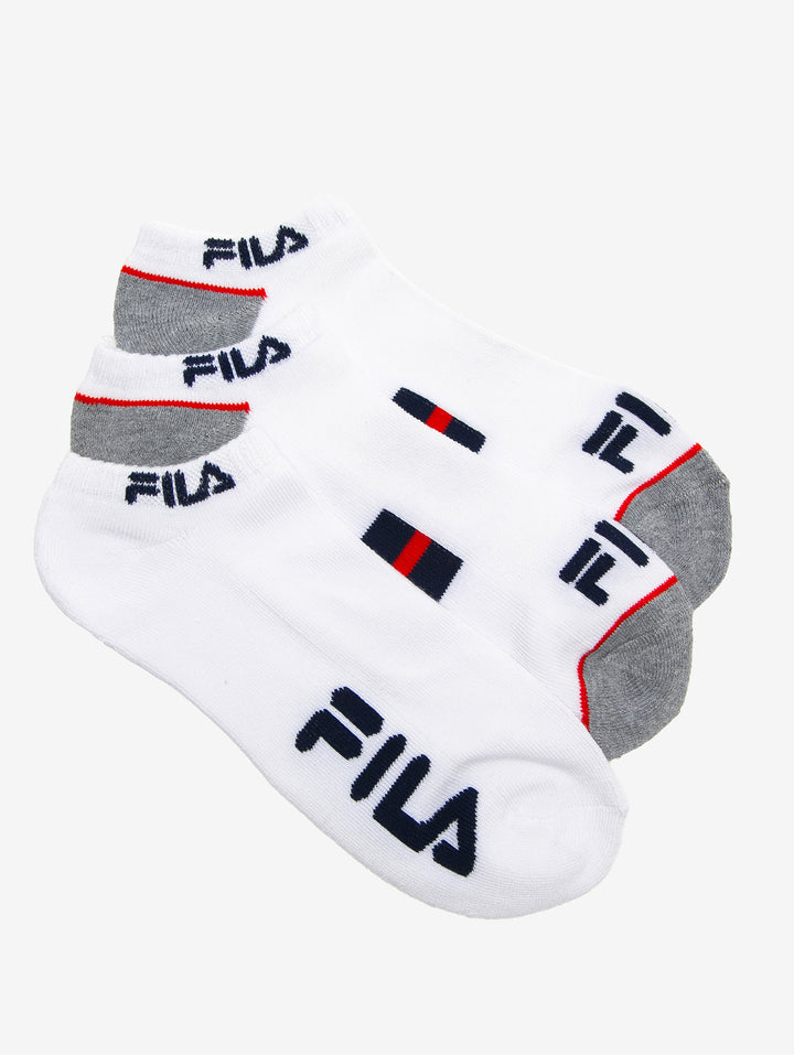 Pack de 3 pares de calcetines cortos FILA en colores blanco y gris con detalles en azul y rojo.