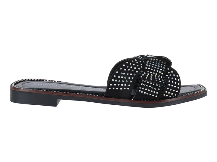 Sandalia negra para Mujer estilo slide con adornos de pedrería brillante en la correa superior.