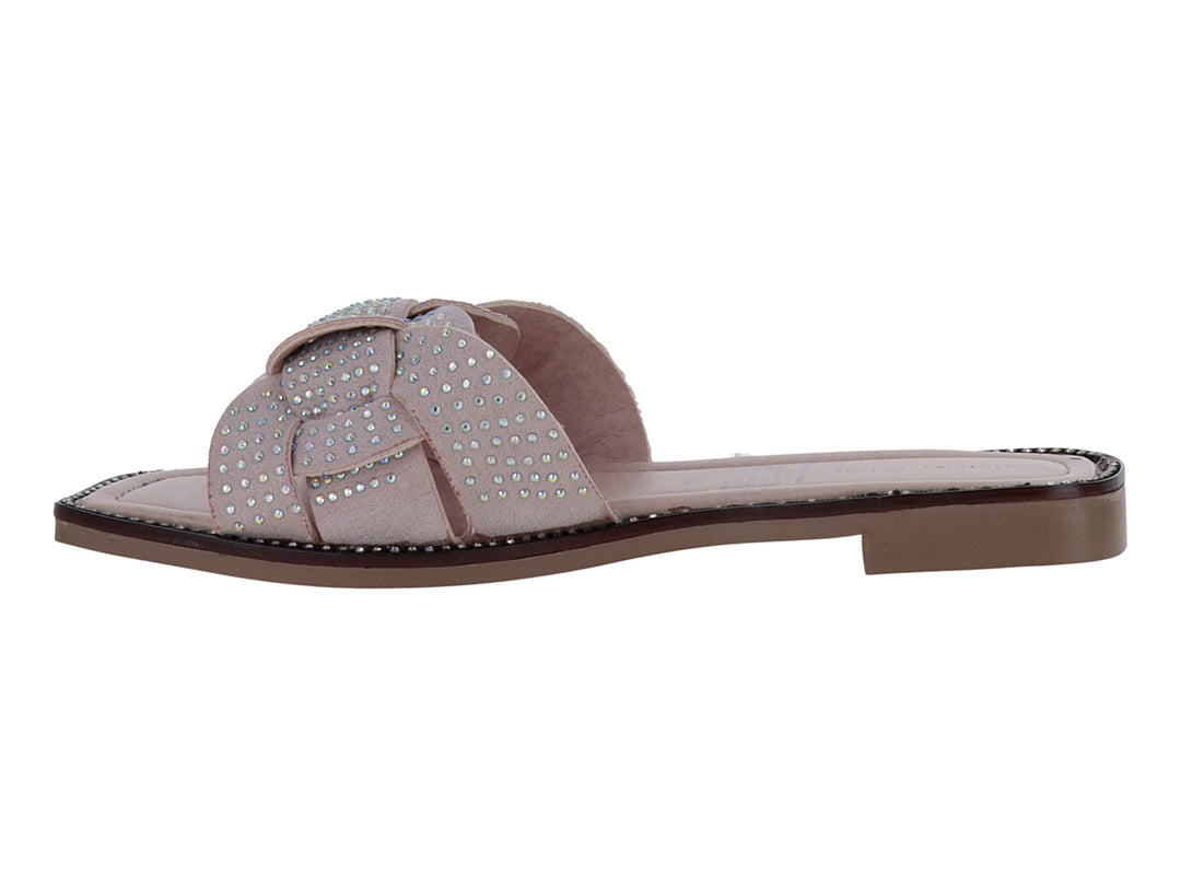 Sandalia rosa para mujer con tira trenzada decorada con brillantes y suela plana.