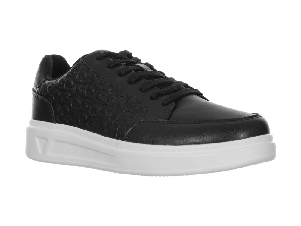 Tenis negros de la marca Guess con suela blanca y diseño grabado en relieve en la parte superior.