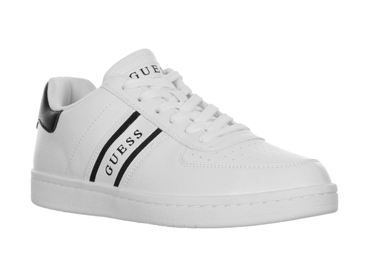 Tenis blancos Guess con detalles en negro en el talón y franjas laterales.