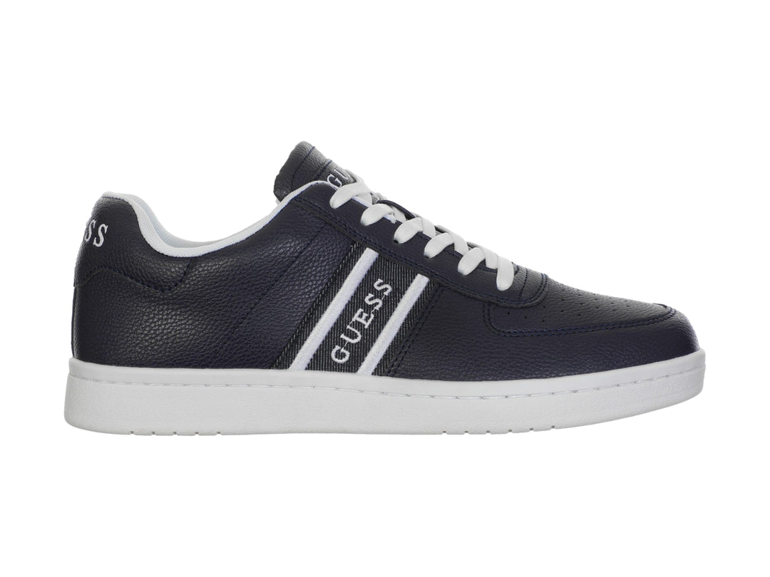 Tenis deportivos Guess en color azul con suela y detalles laterales en blanco.