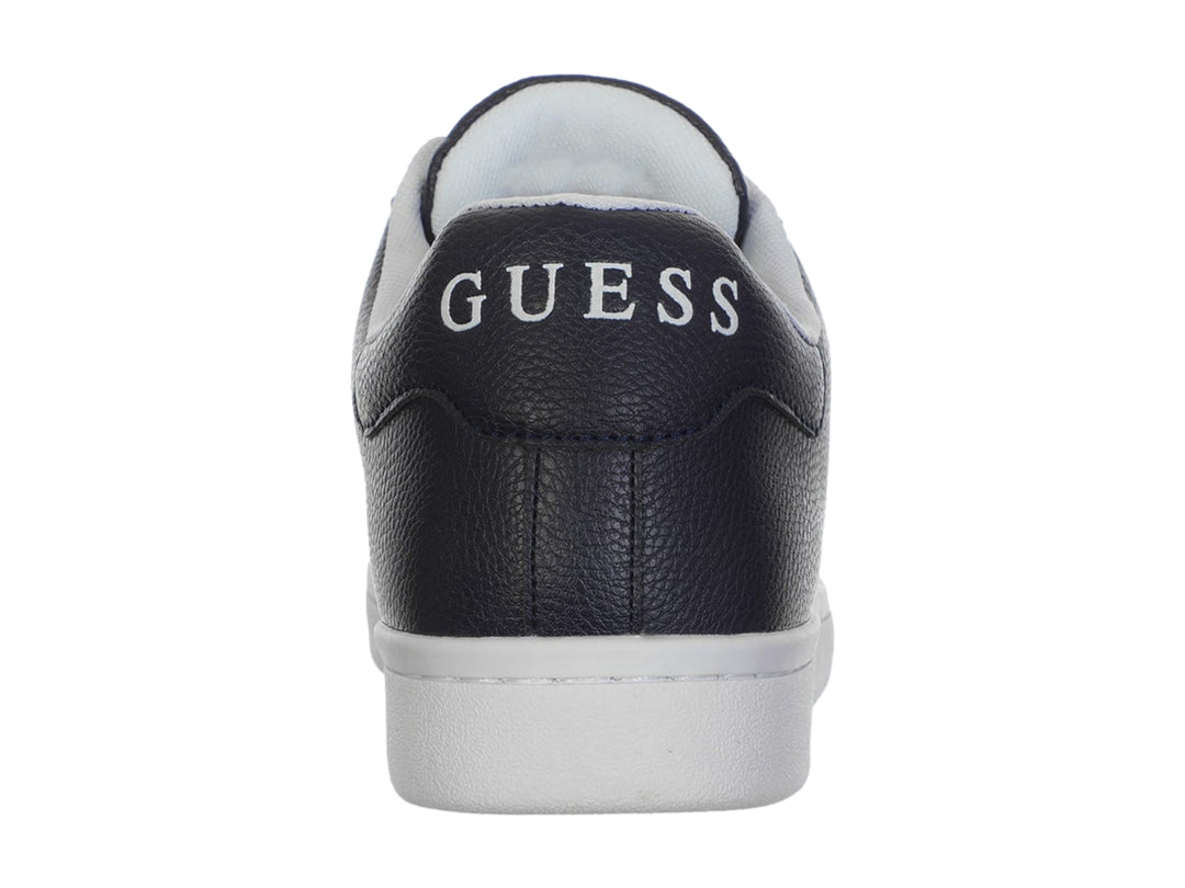 Tenis deportivos Guess en color azul con suela y detalles laterales en blanco.