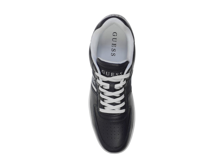 Tenis deportivos Guess en color azul con suela y detalles laterales en blanco.