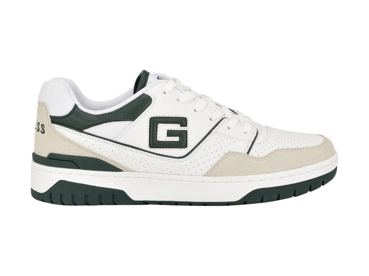 Tenis blancos Guess con detalles en verde oscuro y beige, estilo casual con suela gruesa.