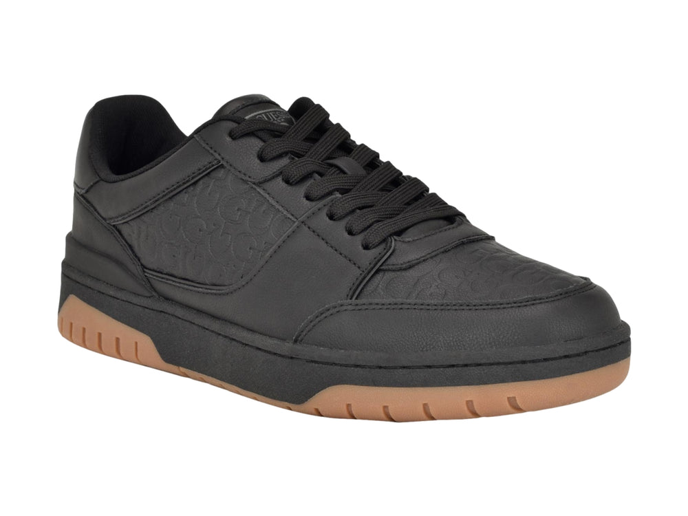 Tenis Guess GM Nivi color negro con suela color café y grabado decorativo en el cuerpo.