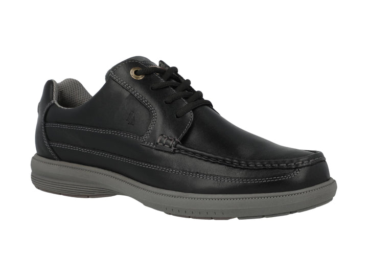 Zapato casual de cuero negro con suela gris y cordones.