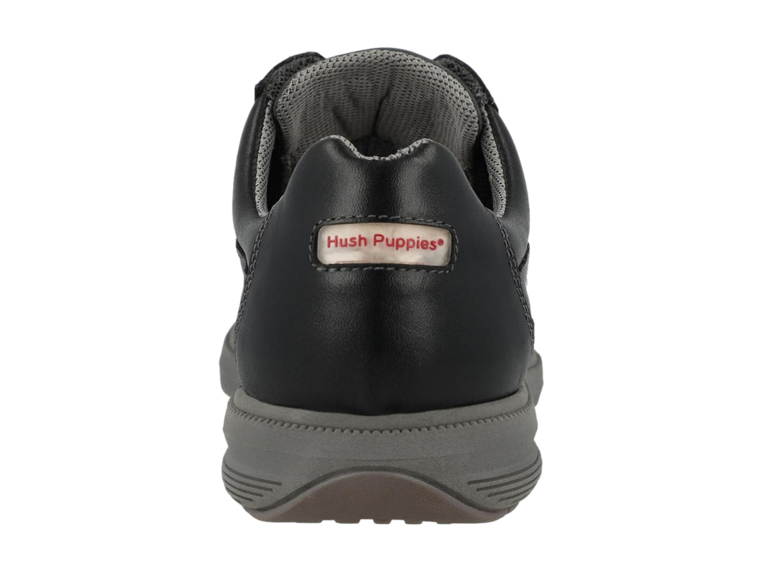 Zapato casual de cuero negro con suela gris y cordones.