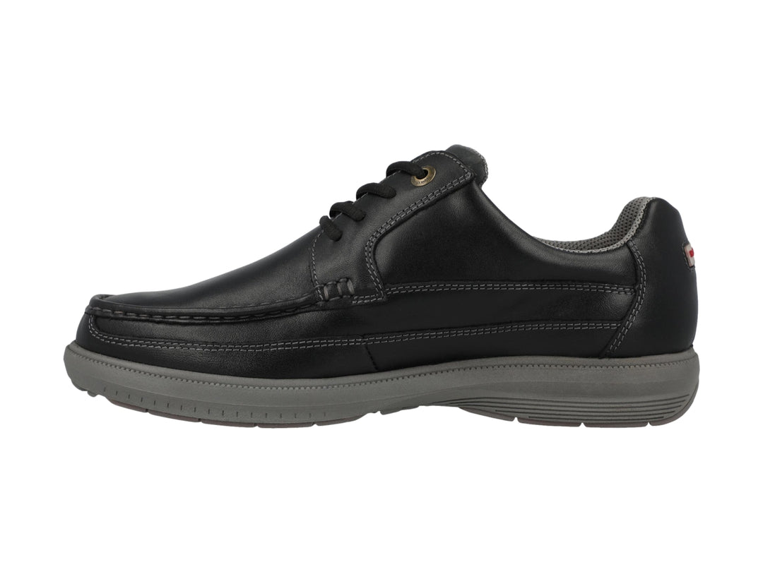 Zapato casual de cuero negro con suela gris y cordones.