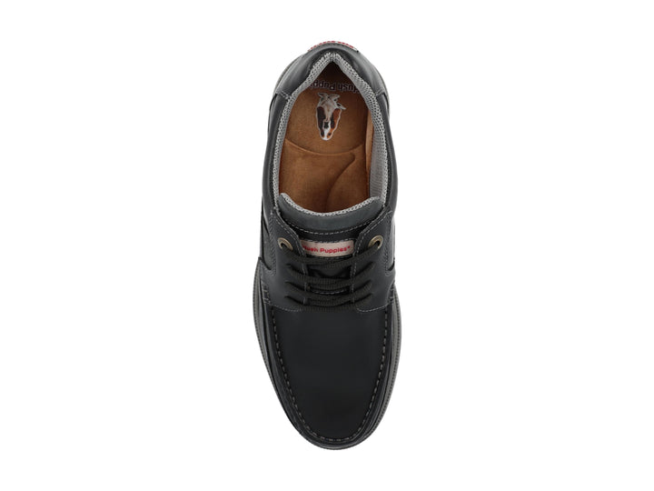 Zapato casual de cuero negro con suela gris y cordones.