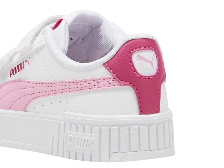 Tenis PUMA Carina 2.0 color blanco con detalles en rosa y cierre de velcro para niña.